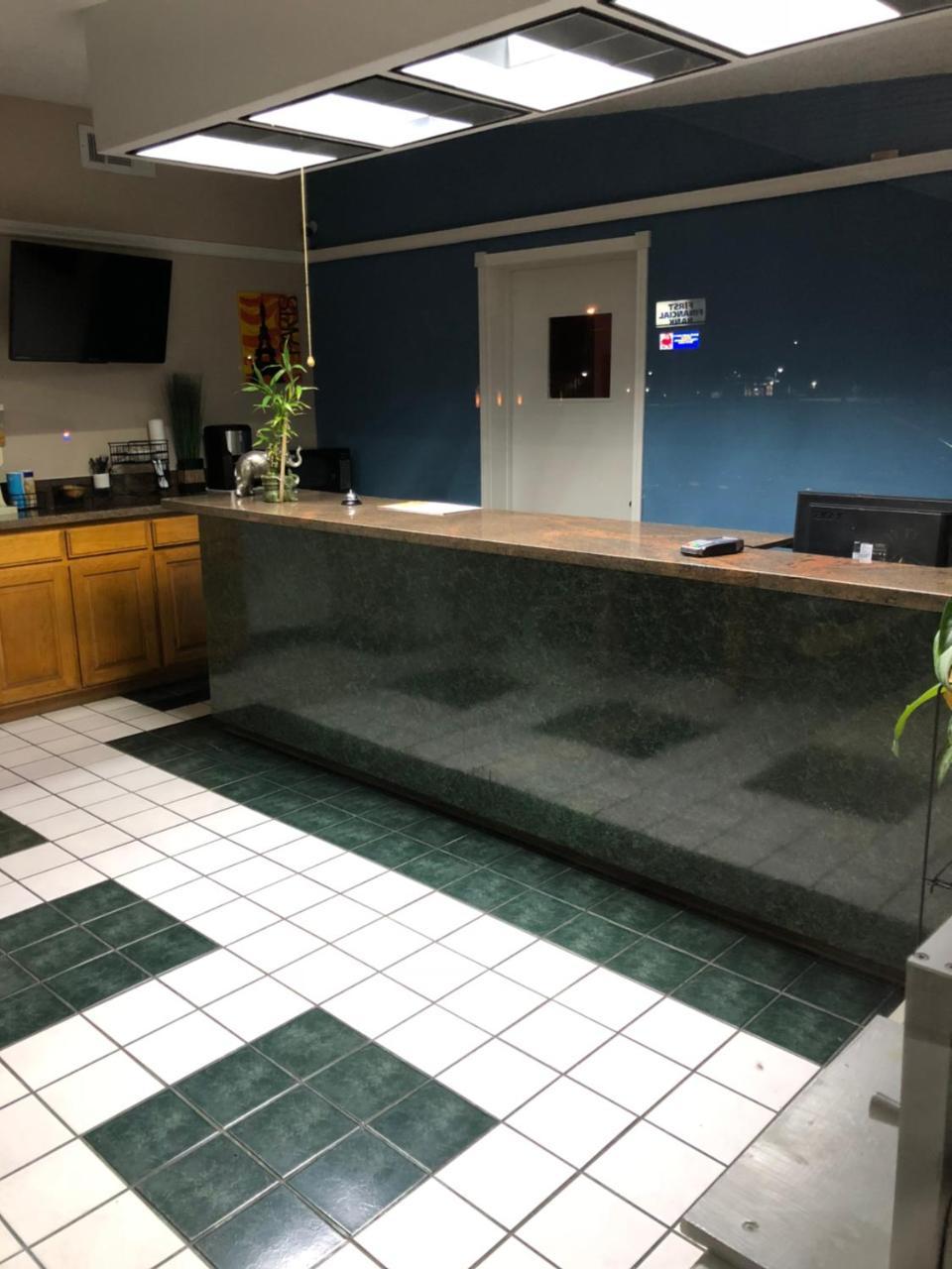 Delux Inn Cleburne Luaran gambar